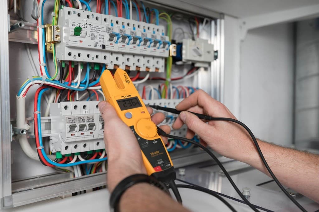 Elektrik panelinin diaqnostikası və təmiri